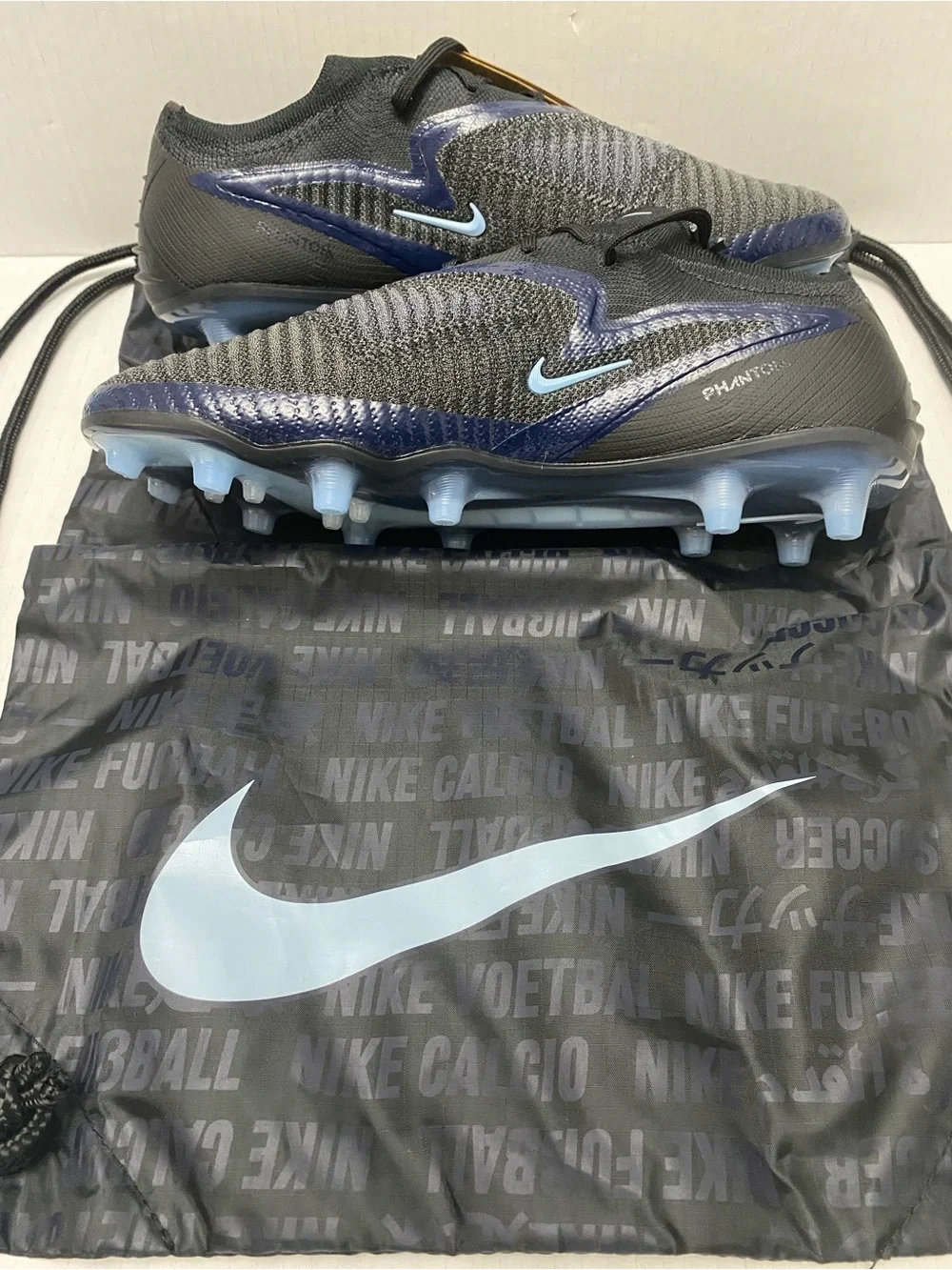 Men Nike Phantom 6 low elite AG shadow pack with carry bag. Brand new